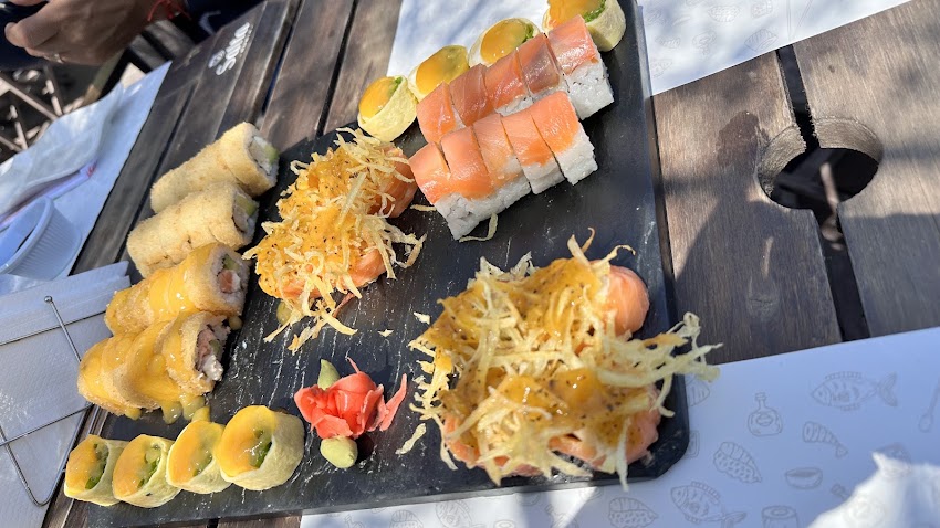 Roll n’ Wok – Sushi Bar
