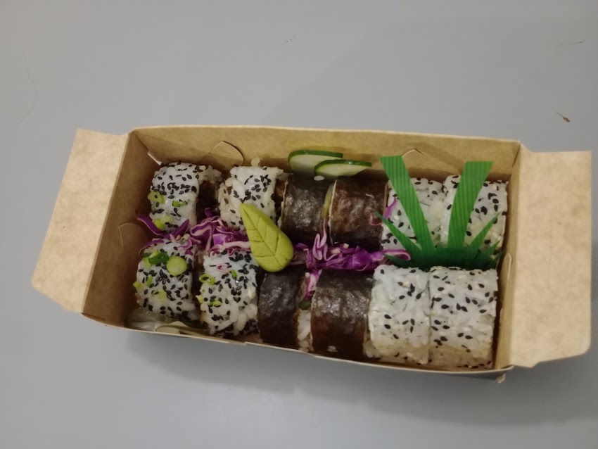 POMELO ROLL SUSHI